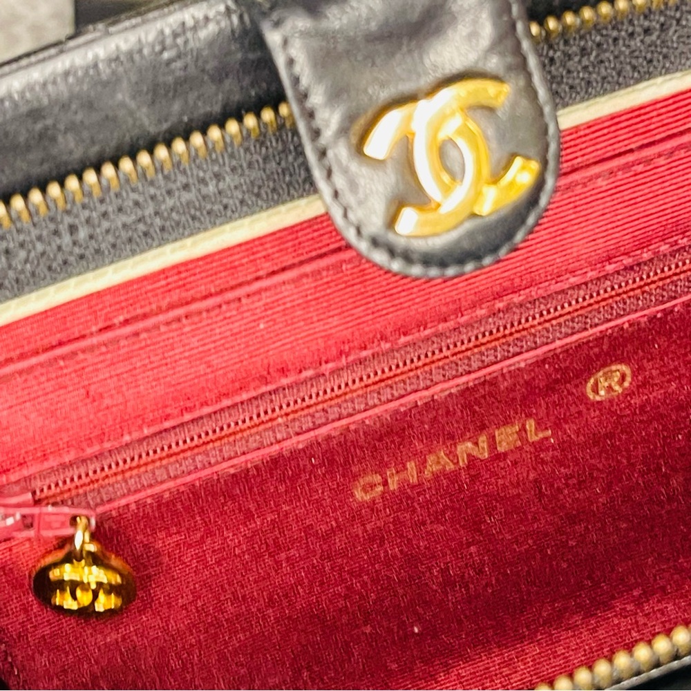 CHANEL RARE Matelasse Vintage Lambskin Black Lambskin - Picture 7 of 16